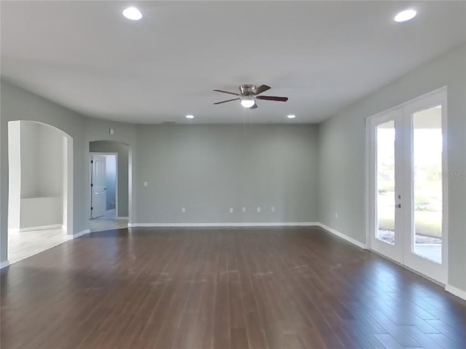 出租: $2,449 (3 贝兹, 2 浴室, 2159 平方英尺)