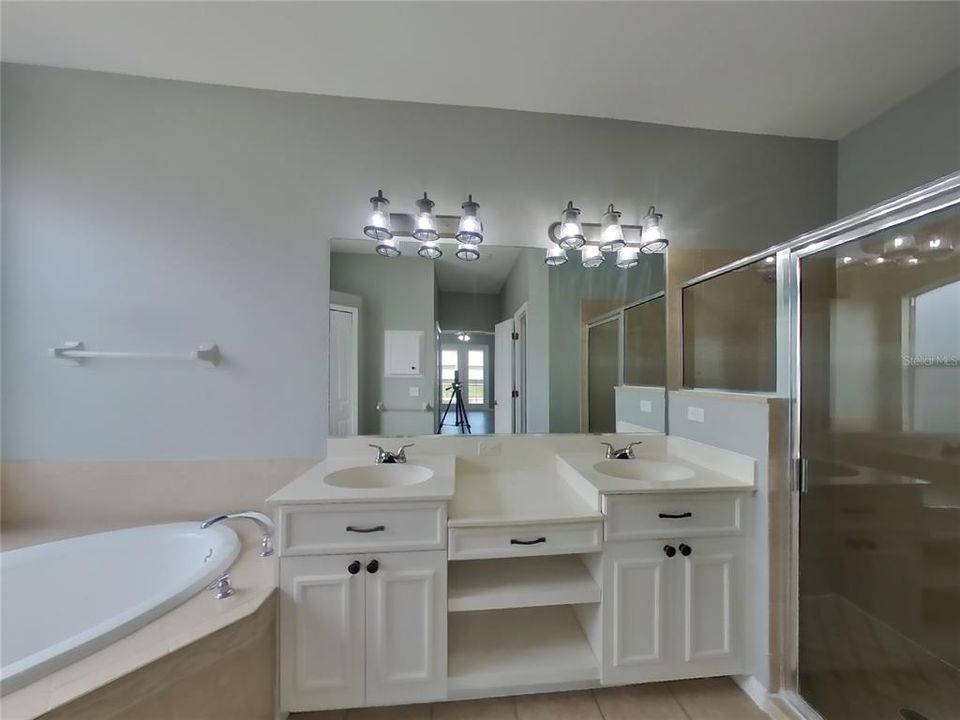 出租: $2,449 (3 贝兹, 2 浴室, 2159 平方英尺)