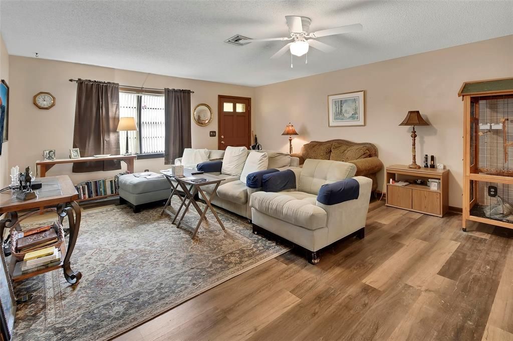 На продажу: $310,000 (3 спален, 2 ванн, 1271 Квадратных фут)