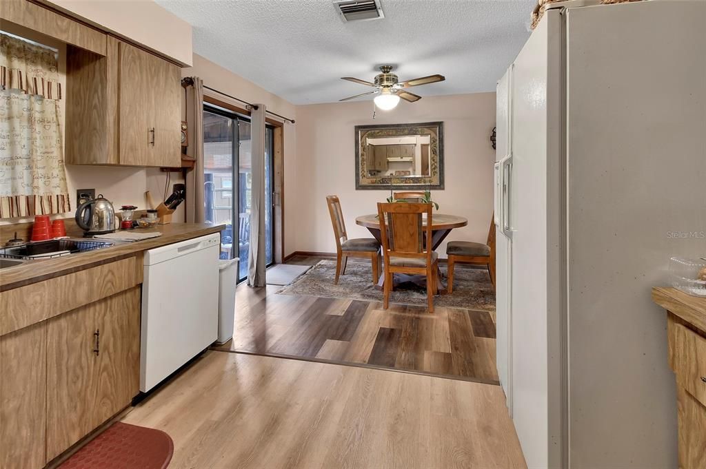 На продажу: $310,000 (3 спален, 2 ванн, 1271 Квадратных фут)