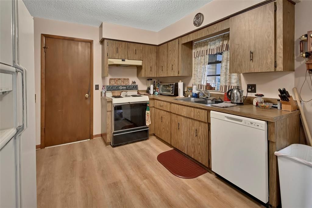 На продажу: $310,000 (3 спален, 2 ванн, 1271 Квадратных фут)