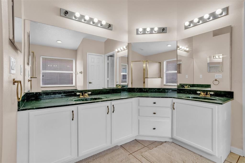 For Sale: $575,000 (4 beds, 2 baths, 1981 Square Feet)