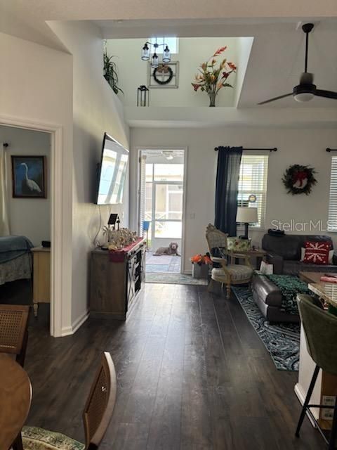 For Sale: $355,000 (2 beds, 2 baths, 1160 Square Feet)