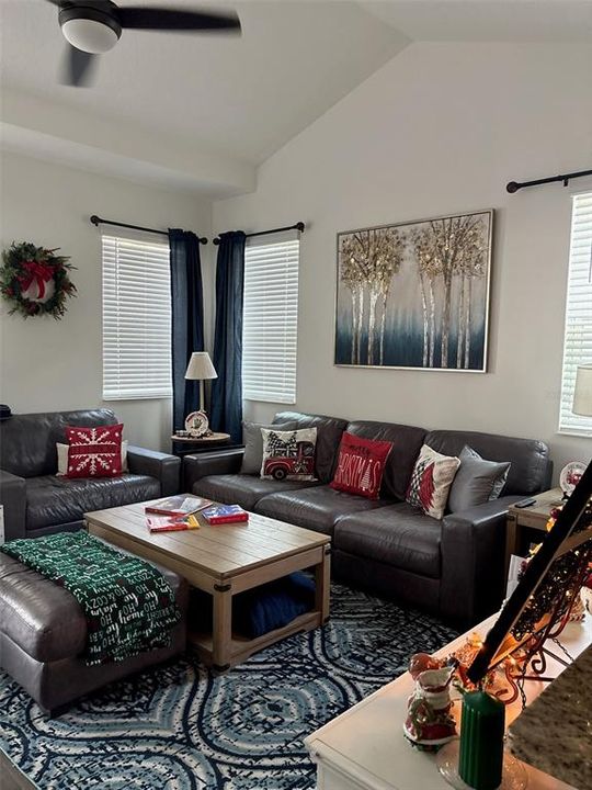 For Sale: $355,000 (2 beds, 2 baths, 1160 Square Feet)