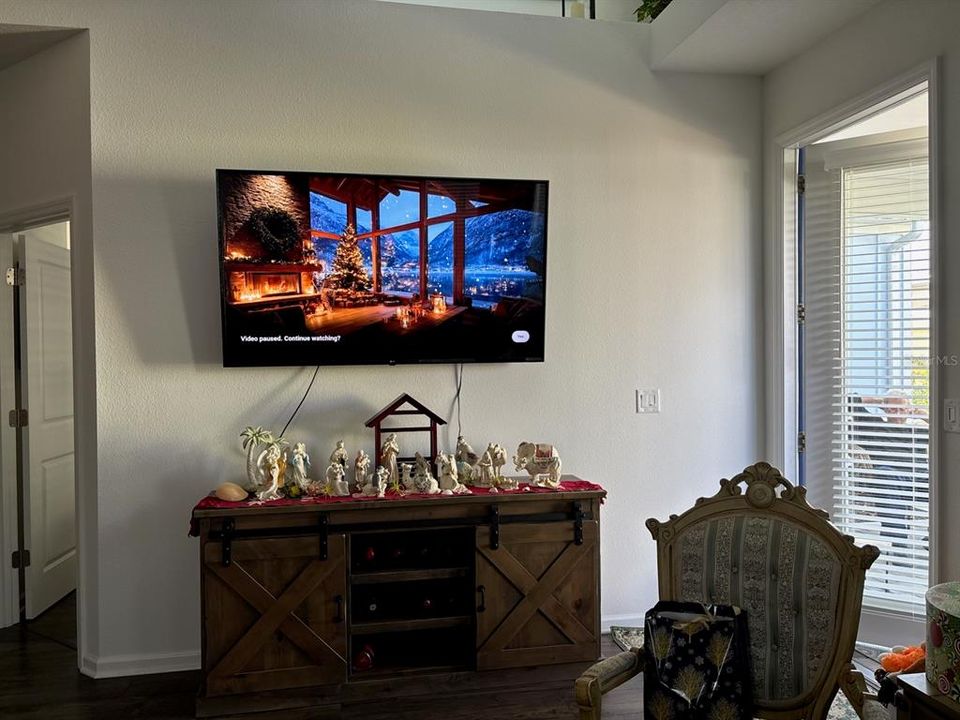 For Sale: $355,000 (2 beds, 2 baths, 1160 Square Feet)