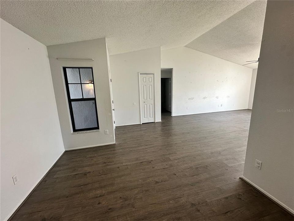 For Sale: $375,000 (3 beds, 2 baths, 1231 Square Feet)