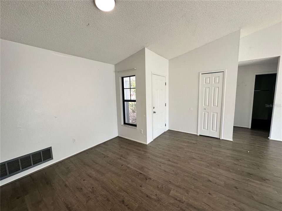 For Sale: $375,000 (3 beds, 2 baths, 1231 Square Feet)