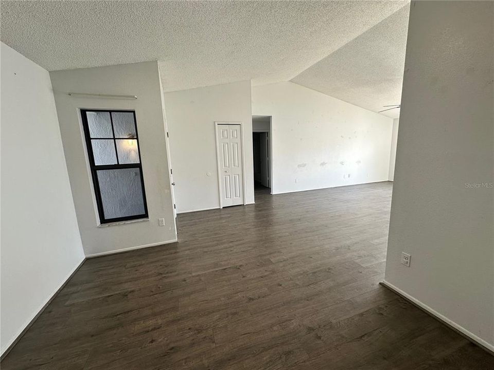 For Sale: $375,000 (3 beds, 2 baths, 1231 Square Feet)