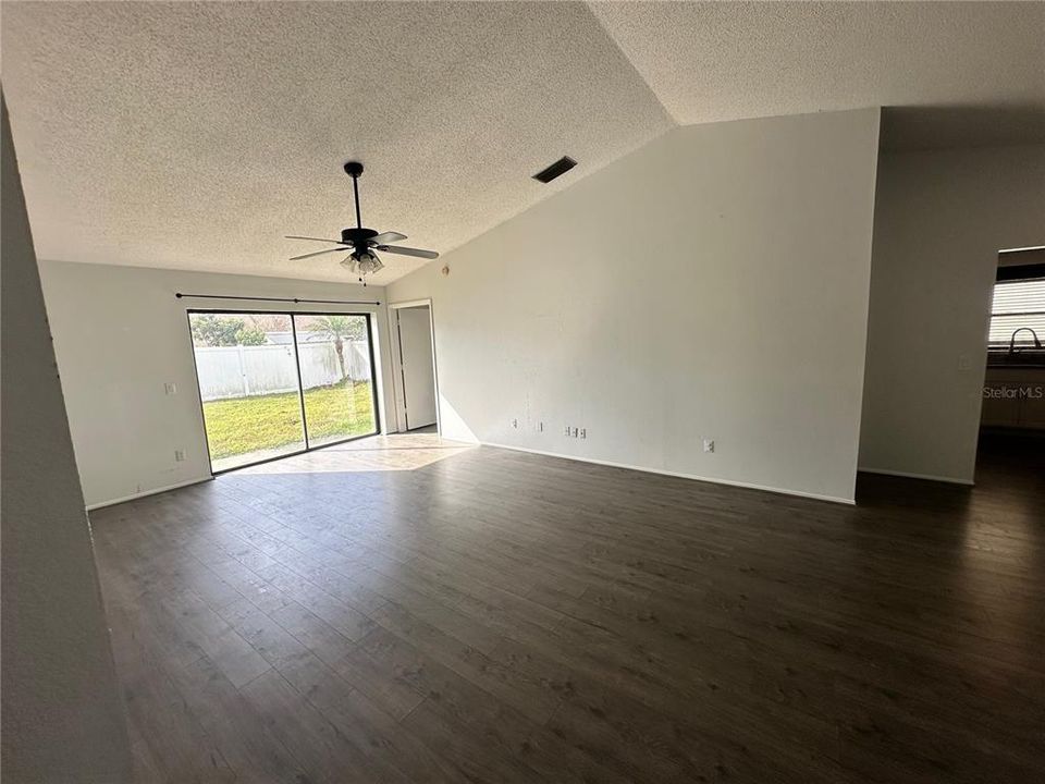 For Sale: $375,000 (3 beds, 2 baths, 1231 Square Feet)