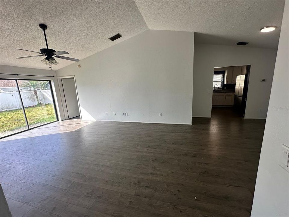 For Sale: $375,000 (3 beds, 2 baths, 1231 Square Feet)