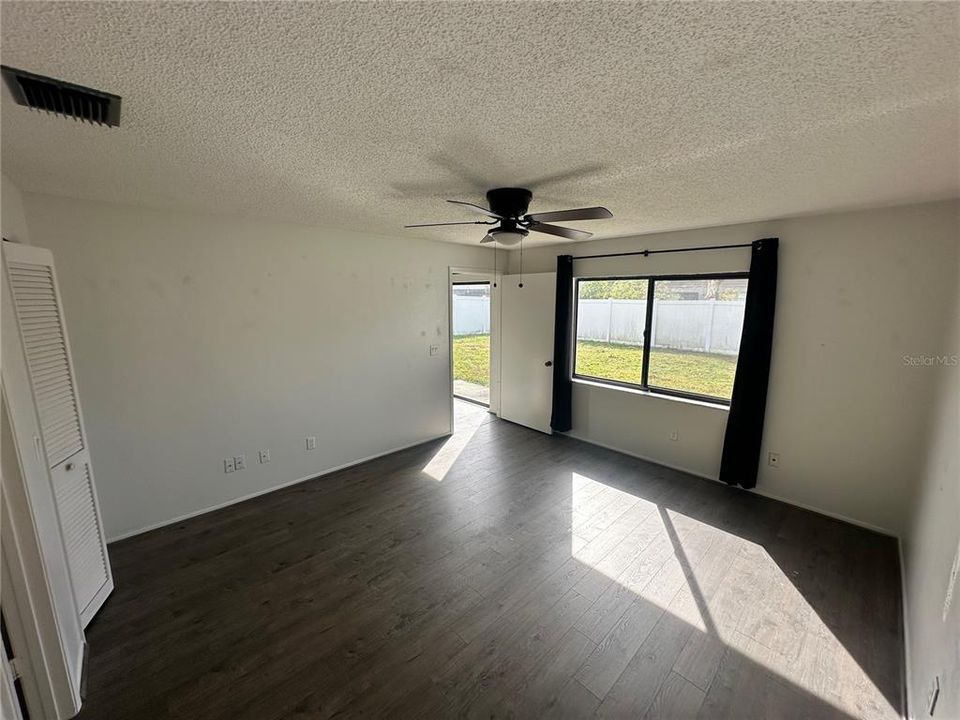 For Sale: $375,000 (3 beds, 2 baths, 1231 Square Feet)