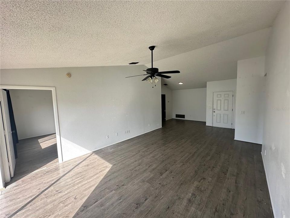 For Sale: $375,000 (3 beds, 2 baths, 1231 Square Feet)