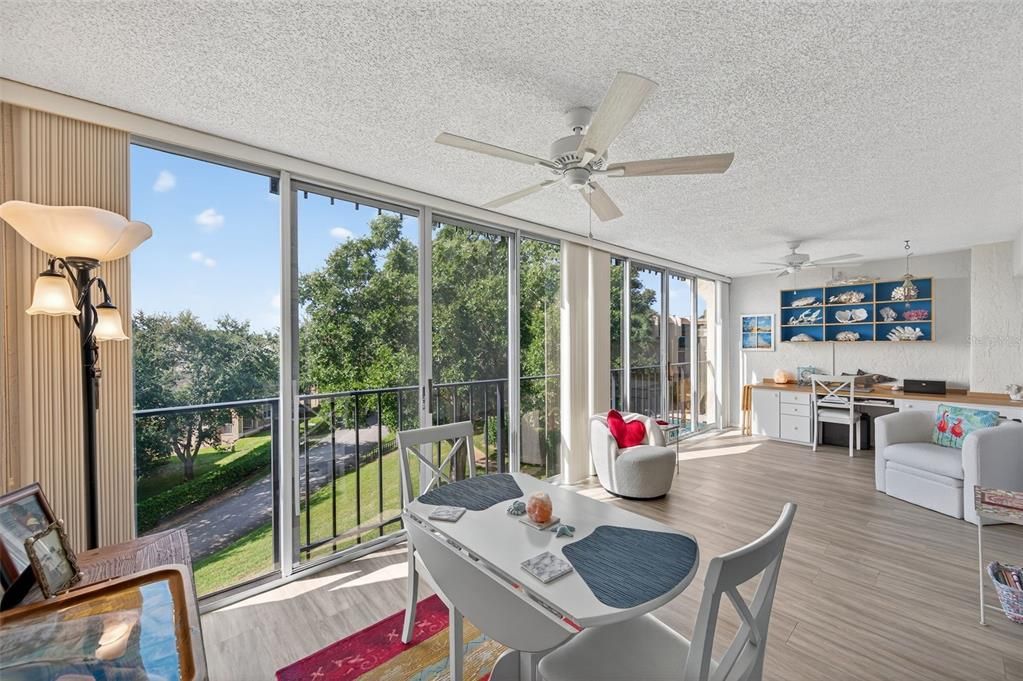 For Sale: $229,000 (2 beds, 2 baths, 970 Square Feet)