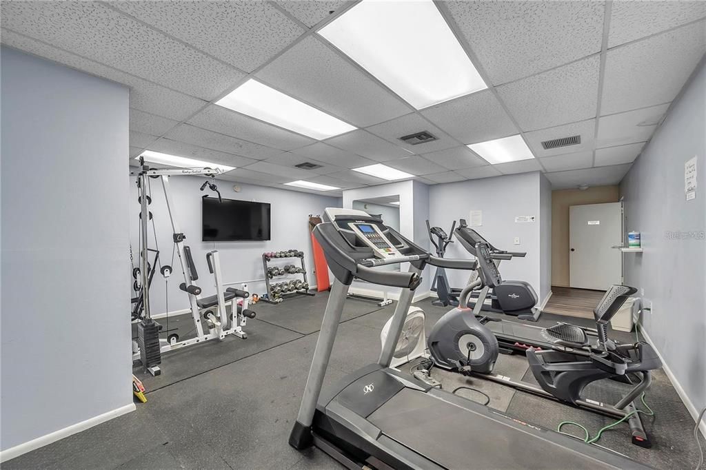 For Sale: $229,000 (2 beds, 2 baths, 970 Square Feet)