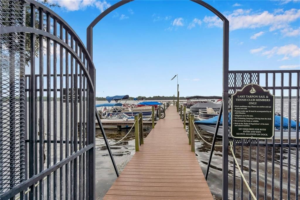 For Sale: $229,000 (2 beds, 2 baths, 970 Square Feet)