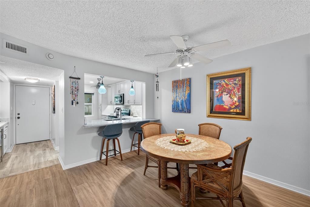 For Sale: $229,000 (2 beds, 2 baths, 970 Square Feet)