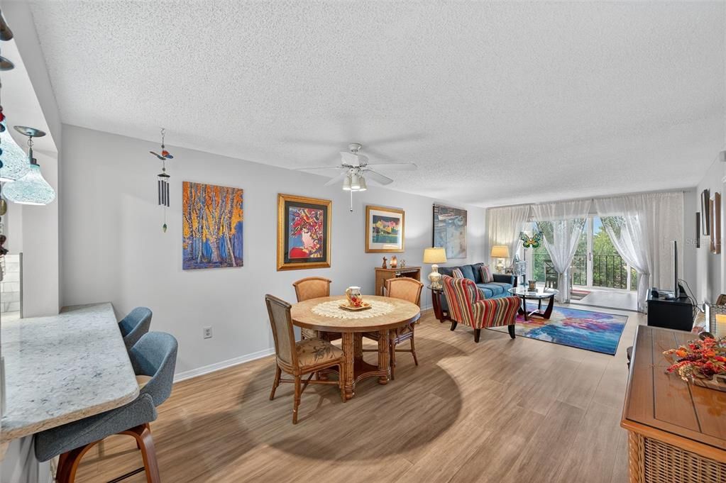 For Sale: $229,000 (2 beds, 2 baths, 970 Square Feet)