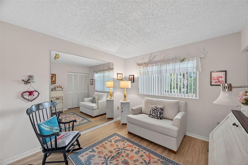 For Sale: $229,000 (2 beds, 2 baths, 970 Square Feet)