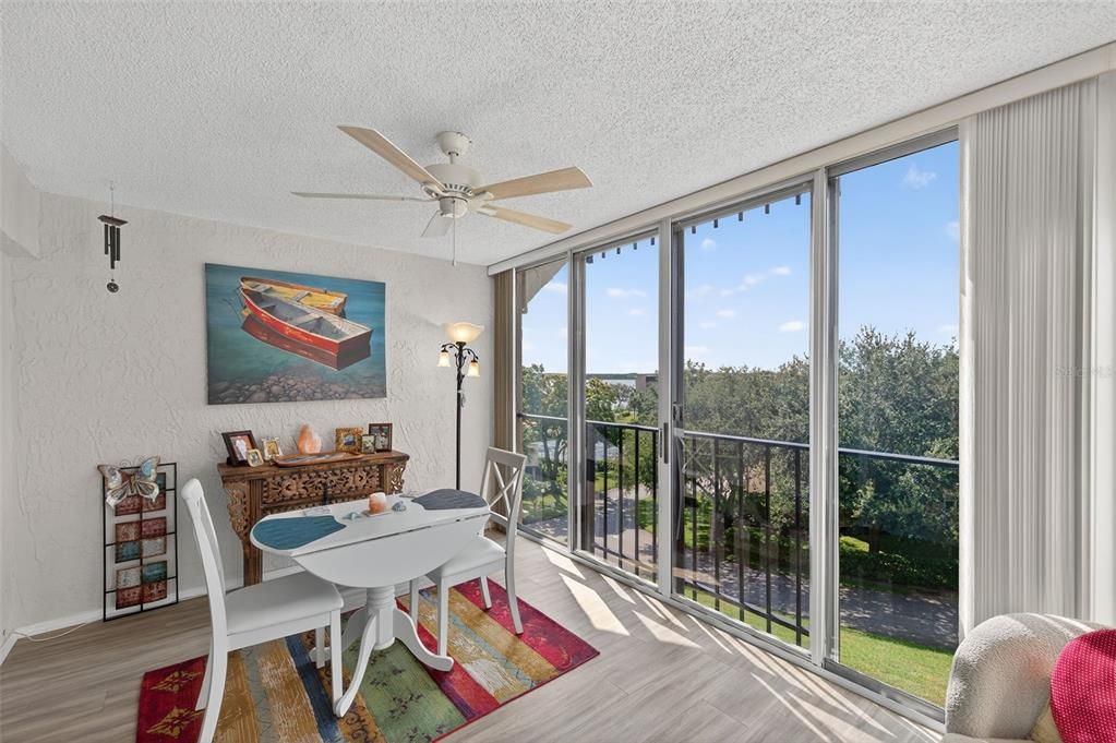 For Sale: $229,000 (2 beds, 2 baths, 970 Square Feet)