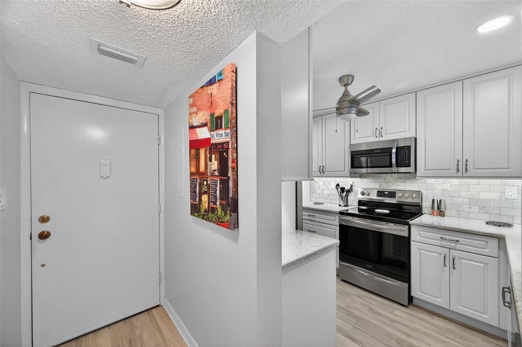 For Sale: $229,000 (2 beds, 2 baths, 970 Square Feet)