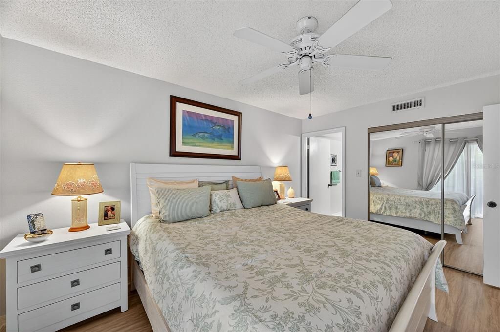 For Sale: $229,000 (2 beds, 2 baths, 970 Square Feet)