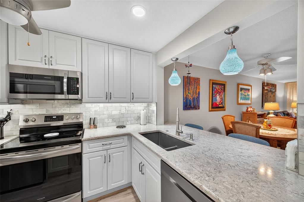 For Sale: $229,000 (2 beds, 2 baths, 970 Square Feet)