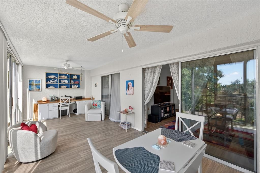 For Sale: $229,000 (2 beds, 2 baths, 970 Square Feet)