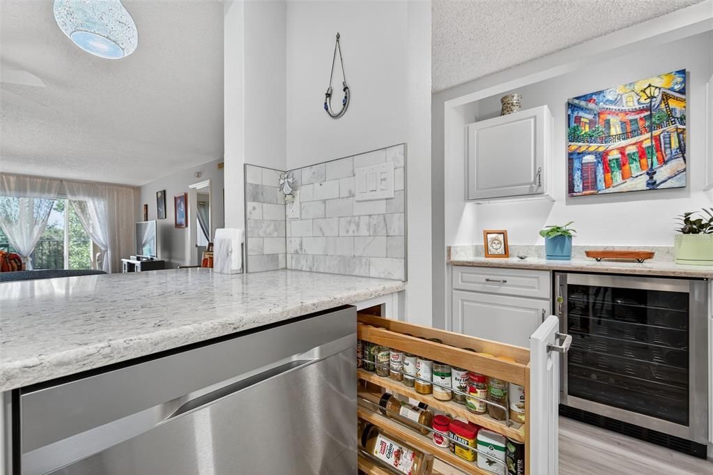 For Sale: $229,000 (2 beds, 2 baths, 970 Square Feet)