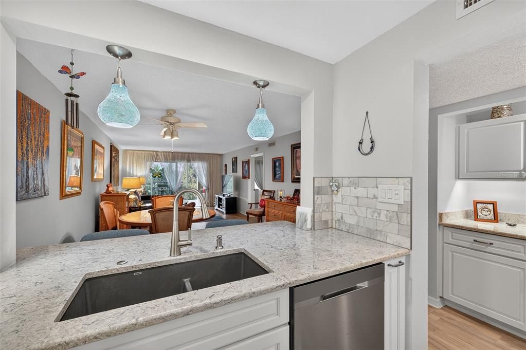 For Sale: $229,000 (2 beds, 2 baths, 970 Square Feet)