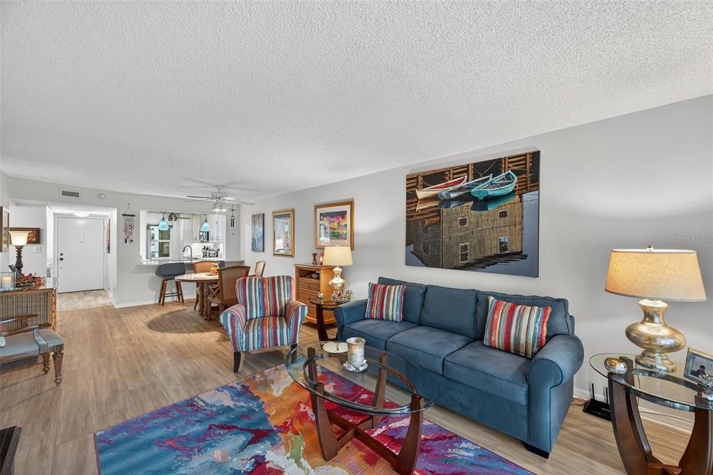 For Sale: $229,000 (2 beds, 2 baths, 970 Square Feet)