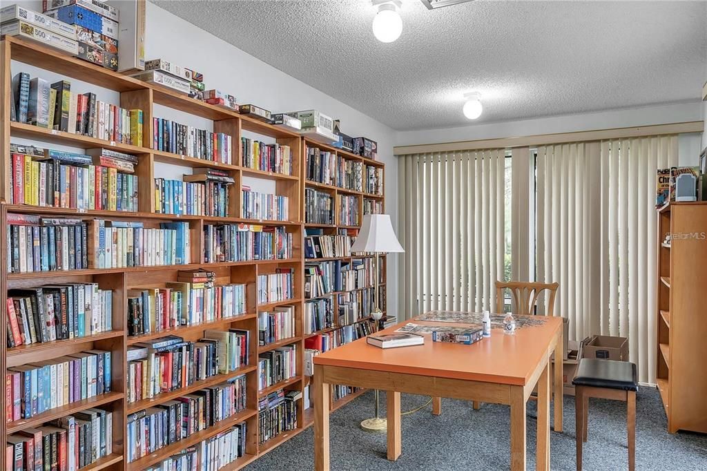 For Sale: $229,000 (2 beds, 2 baths, 970 Square Feet)