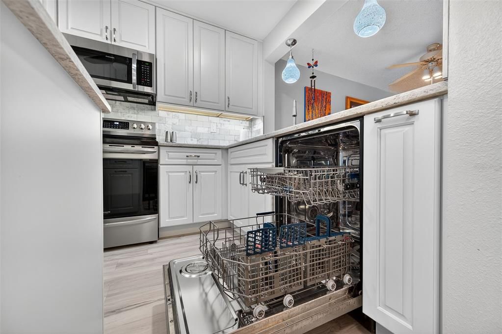 For Sale: $229,000 (2 beds, 2 baths, 970 Square Feet)