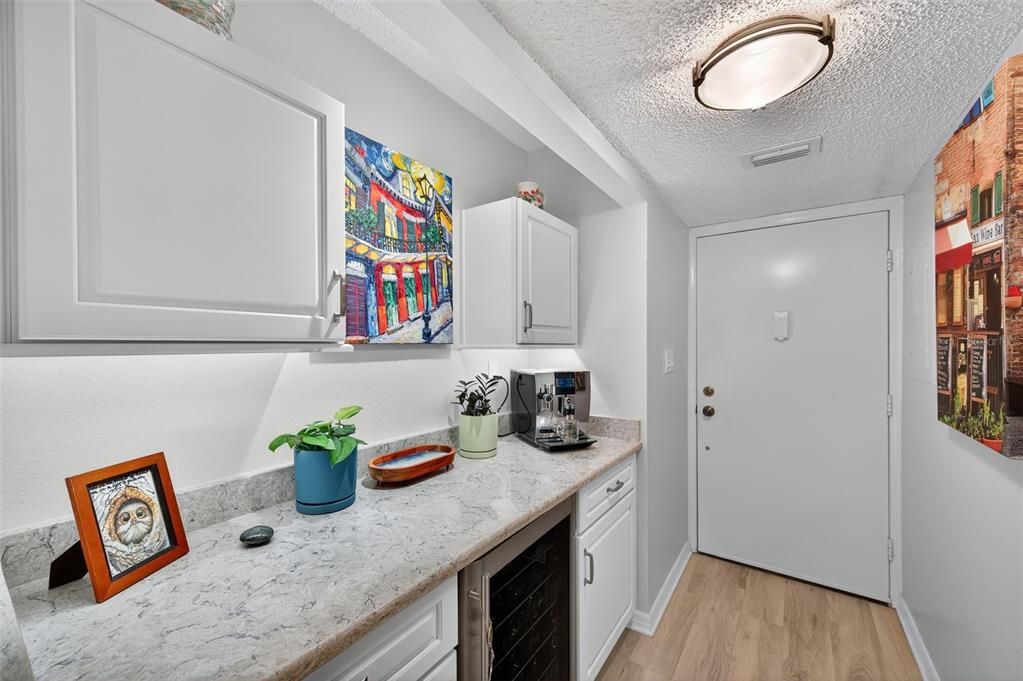 For Sale: $229,000 (2 beds, 2 baths, 970 Square Feet)