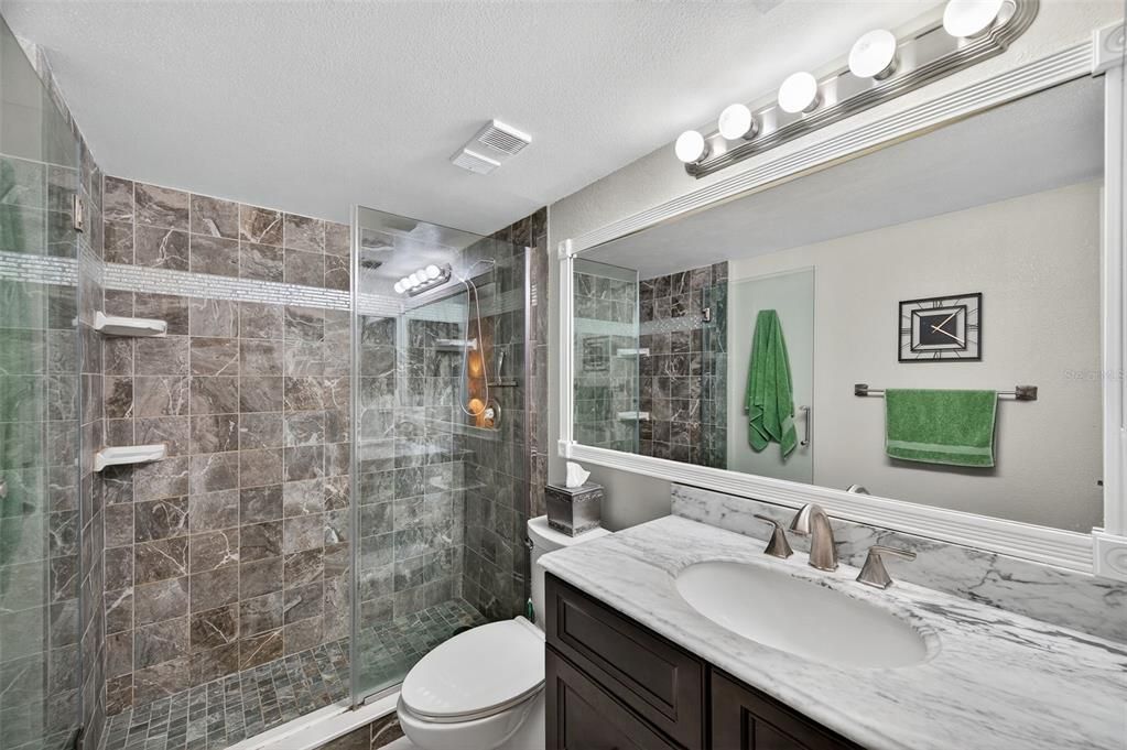 For Sale: $229,000 (2 beds, 2 baths, 970 Square Feet)