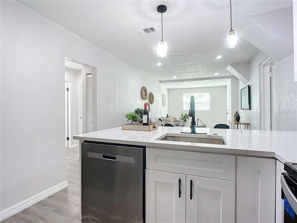 For Sale: $175,000 (3 beds, 2 baths, 912 Square Feet)