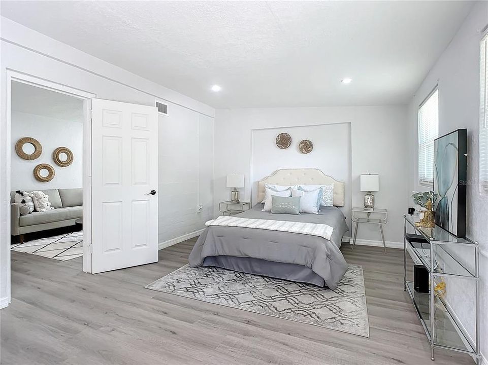 For Sale: $175,000 (3 beds, 2 baths, 912 Square Feet)