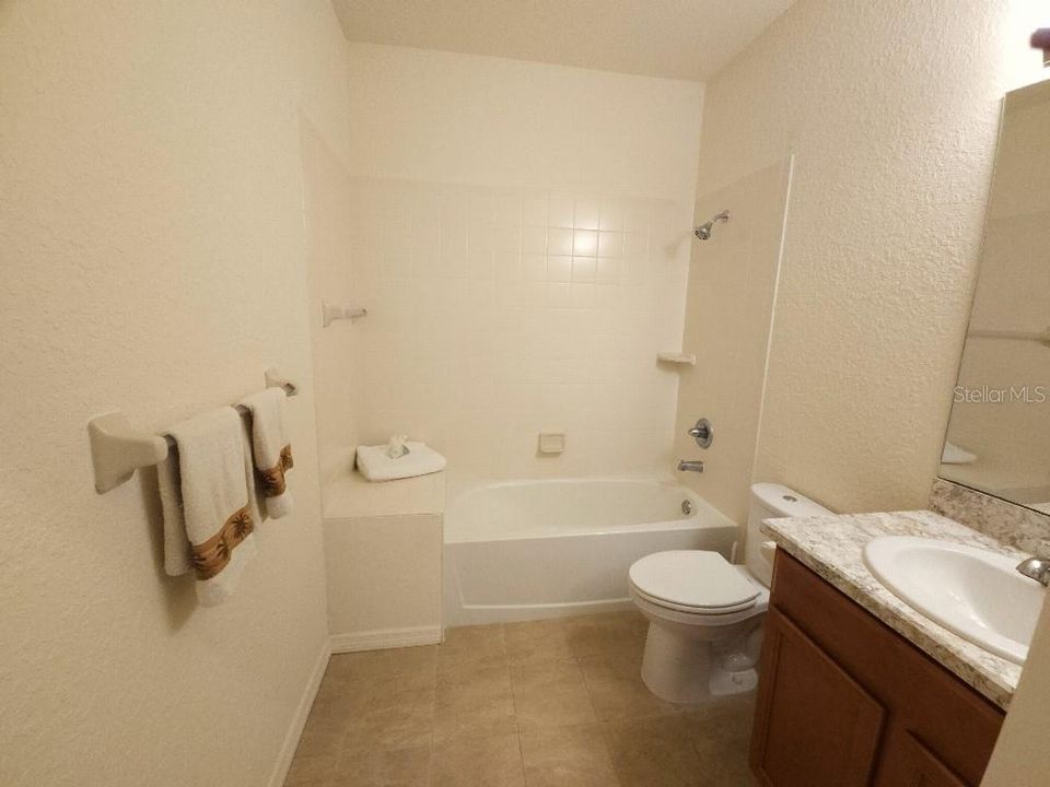 For Sale: $229,000 (2 beds, 2 baths, 1329 Square Feet)