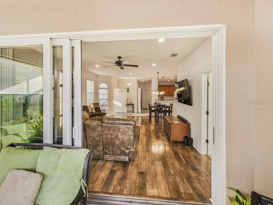 For Sale: $229,000 (2 beds, 2 baths, 1329 Square Feet)