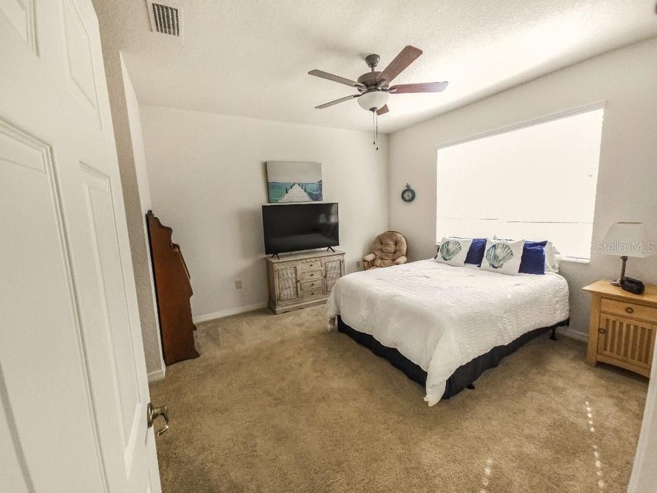 For Sale: $229,000 (2 beds, 2 baths, 1329 Square Feet)