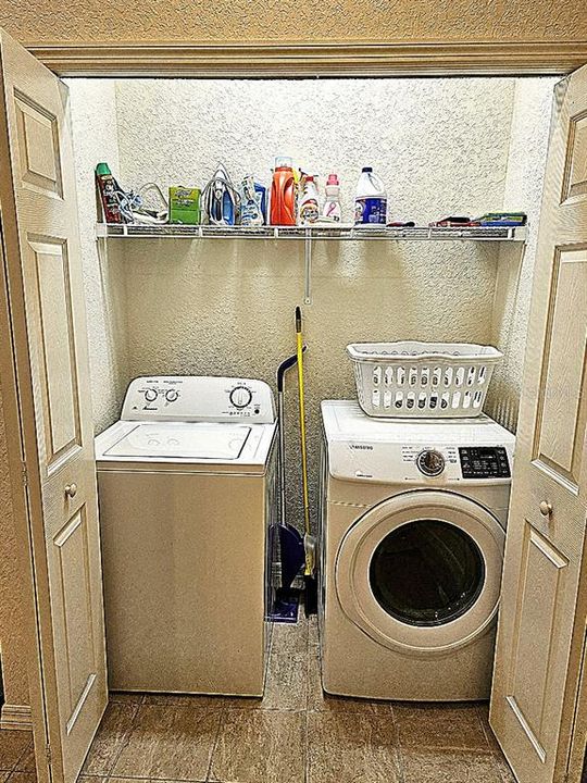 For Sale: $229,000 (2 beds, 2 baths, 1329 Square Feet)