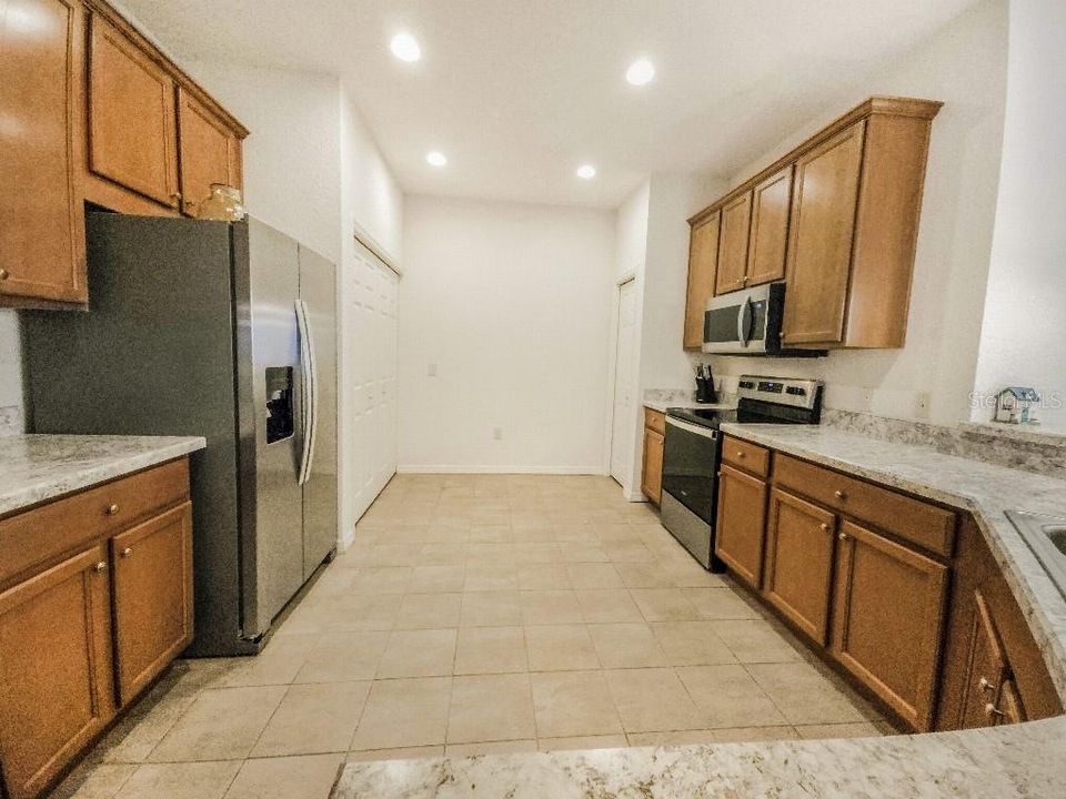 For Sale: $229,000 (2 beds, 2 baths, 1329 Square Feet)