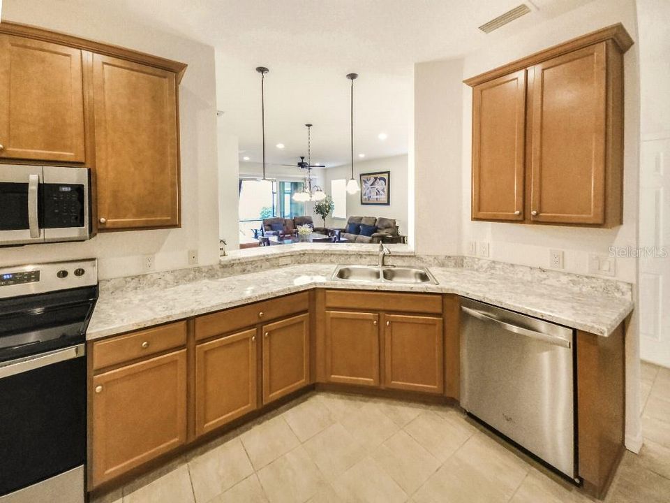 For Sale: $229,000 (2 beds, 2 baths, 1329 Square Feet)