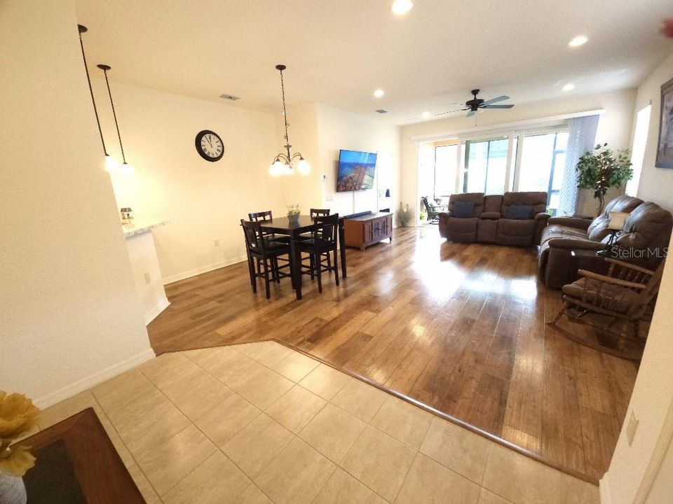 For Sale: $229,000 (2 beds, 2 baths, 1329 Square Feet)