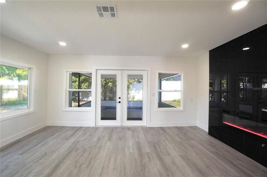 En Venta: $375,000 (3 camas, 2 baños, 1699 Pies cuadrados)