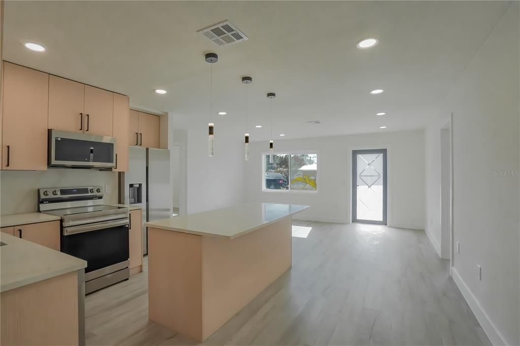 En Venta: $375,000 (3 camas, 2 baños, 1699 Pies cuadrados)