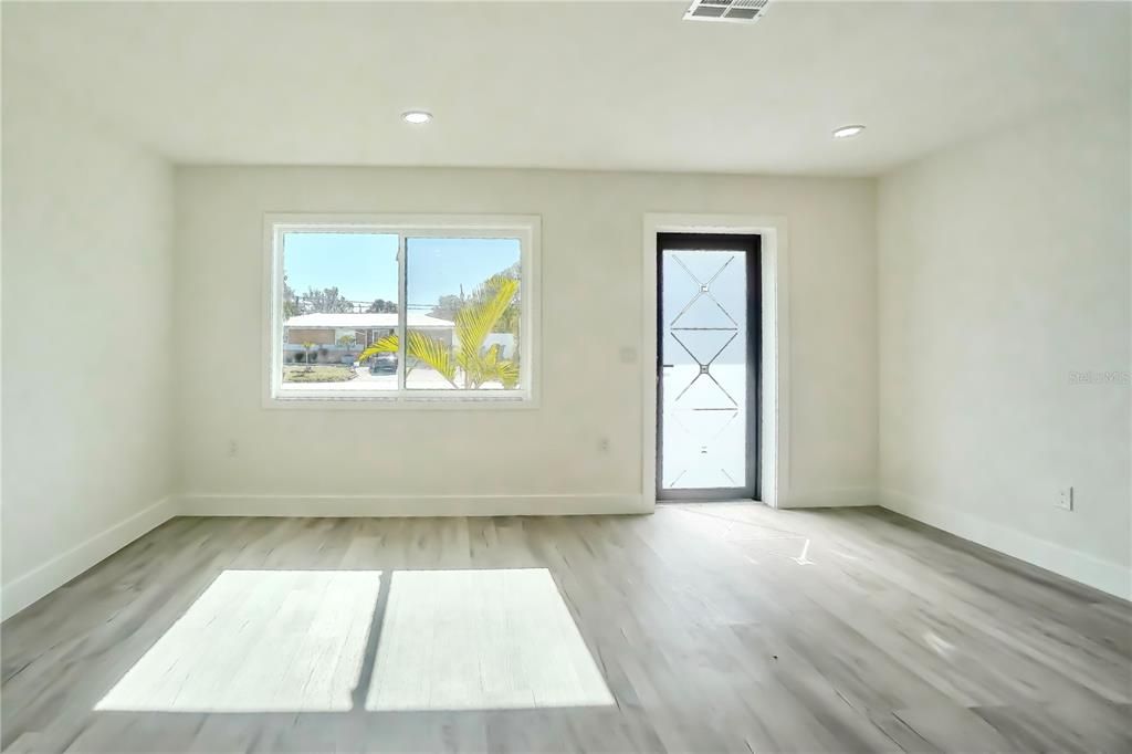 En Venta: $375,000 (3 camas, 2 baños, 1699 Pies cuadrados)