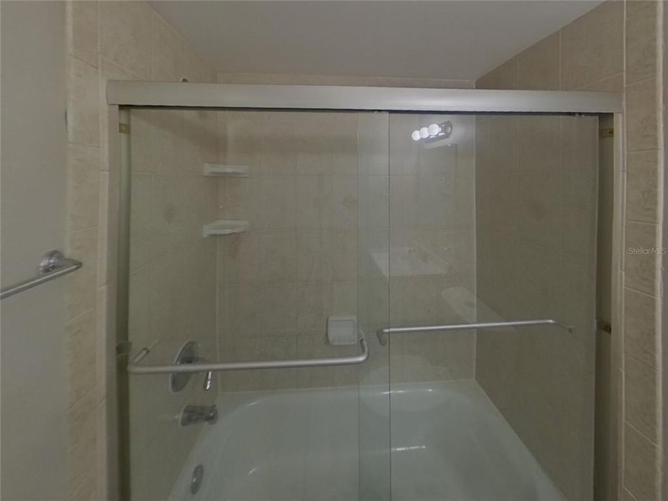 Activo con contrato: $2,099 (3 camas, 2 baños, 1351 Pies cuadrados)