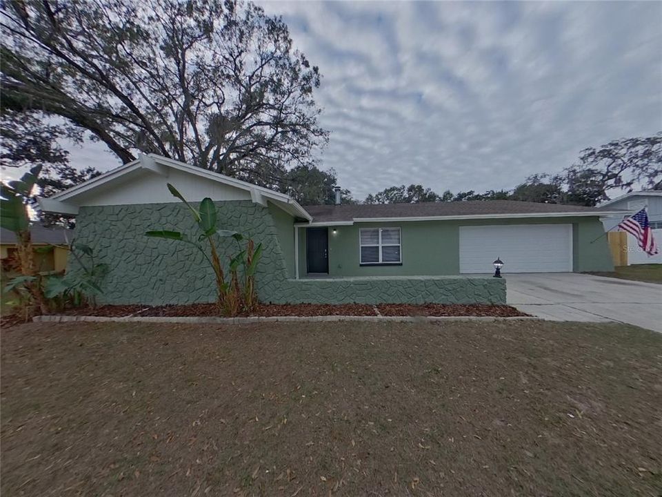 Activo con contrato: $2,099 (3 camas, 2 baños, 1351 Pies cuadrados)