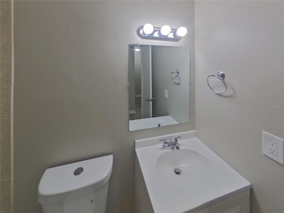 Activo con contrato: $2,099 (3 camas, 2 baños, 1351 Pies cuadrados)