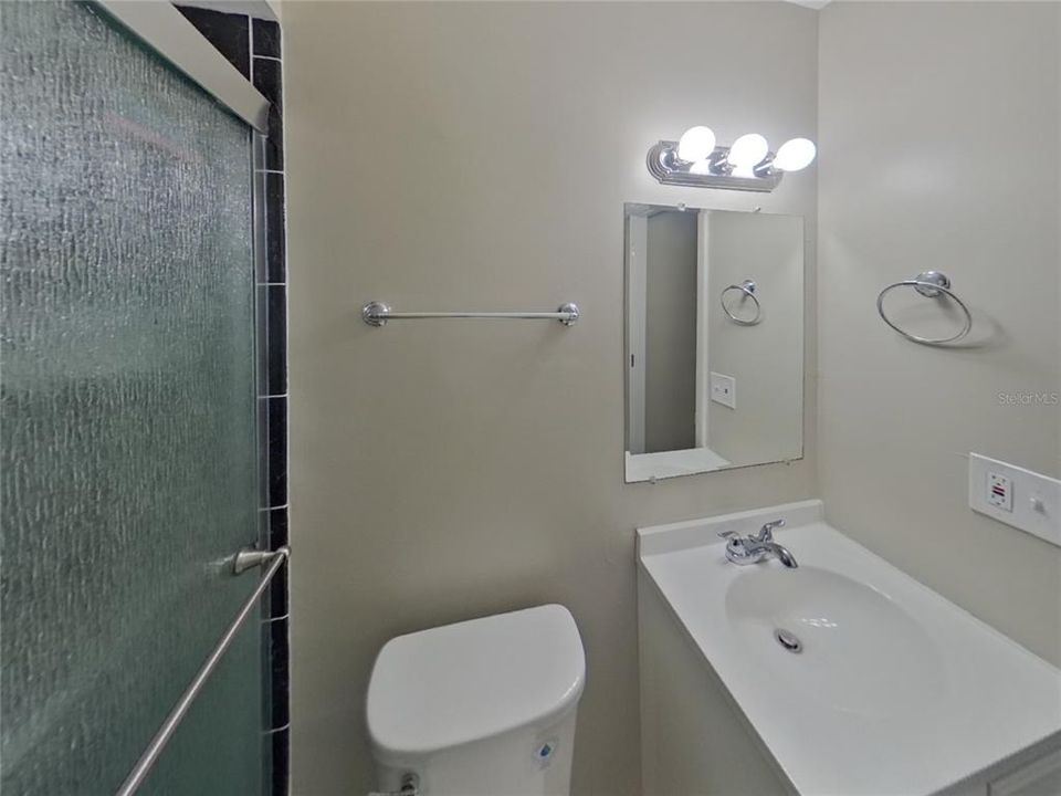 Activo con contrato: $2,099 (3 camas, 2 baños, 1351 Pies cuadrados)